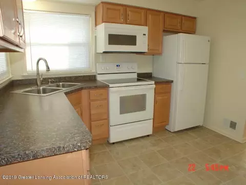 553 E Willard Ave, Lansing, MI 48910 photo 9