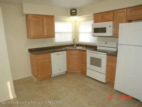 553 E Willard Ave, Lansing, MI 48910 photo 7