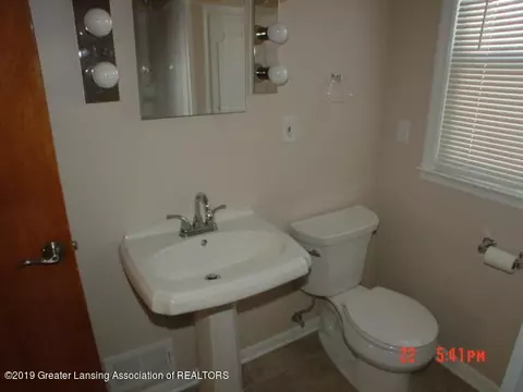 553 E Willard Ave, Lansing, MI 48910 photo 12