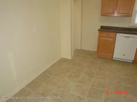 553 E Willard Ave, Lansing, MI 48910 photo 8