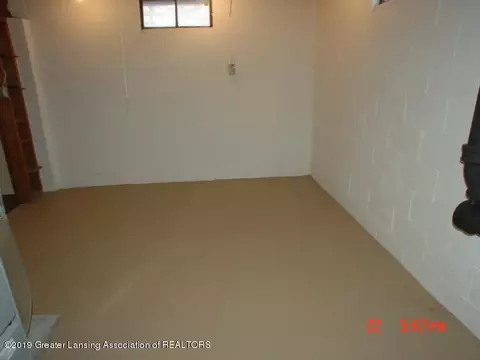 553 E Willard Ave, Lansing, MI 48910 photo 41