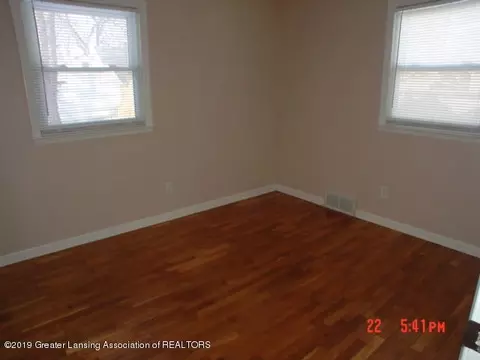 553 E Willard Ave, Lansing, MI 48910 photo 16