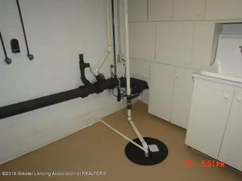 553 E Willard Ave, Lansing, MI 48910 photo 36
