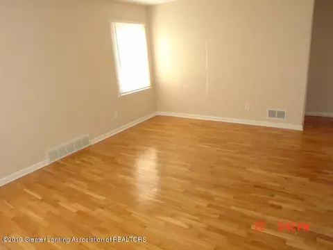 553 E Willard Ave, Lansing, MI 48910 photo 4