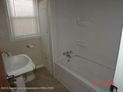 553 E Willard Ave, Lansing, MI 48910 photo 11