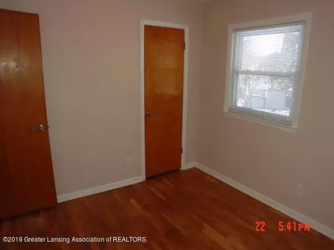 553 E Willard Ave, Lansing, MI 48910 photo 17
