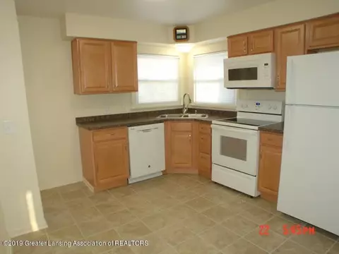 553 E Willard Ave, Lansing, MI 48910 photo 6