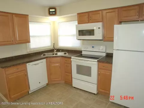 553 E Willard Ave, Lansing, MI 48910 photo 10