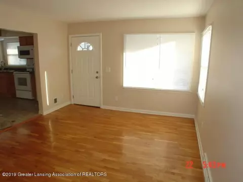 553 E Willard Ave, Lansing, MI 48910 photo 5