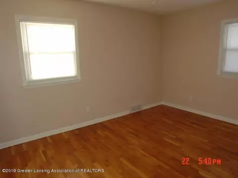 553 E Willard Ave, Lansing, MI 48910 photo 14