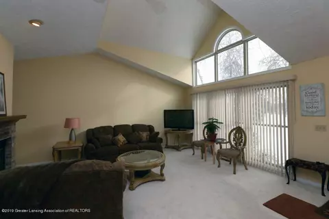 7484 Chellmar Dr, Lansing, MI 48917 photo 5