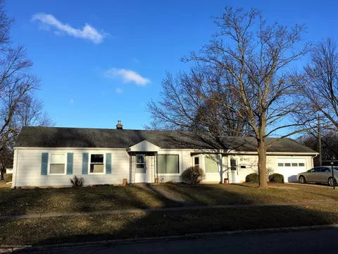 2902 Timber Dr, Lansing, MI 48917 photo 2