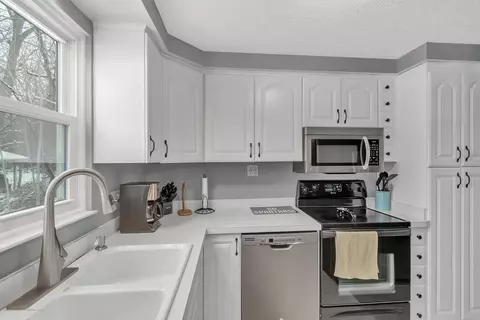 1808 Baker St, Haslett, MI 48840 photo 10