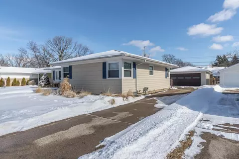 2101 Edwin Pl, Lansing, MI 48911 photo 2