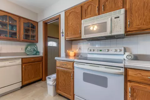 2101 Edwin Pl, Lansing, MI 48911 photo 15