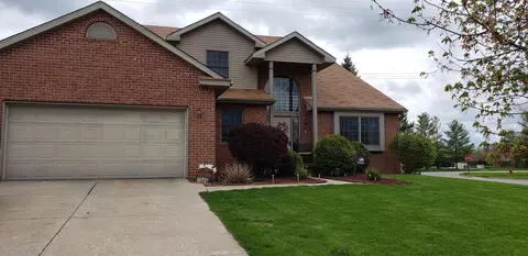1545 Downing St, Haslett, MI 48840 photo 4