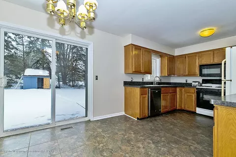 12722 Holly Ln, Dewitt, MI 48820 photo 7