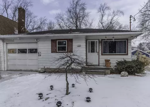 717 E Cavanaugh Rd, Lansing, MI 48910 photo 1