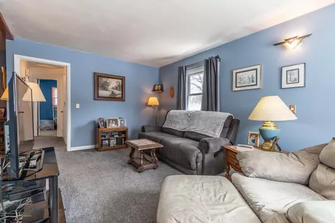 717 E Cavanaugh Rd, Lansing, MI 48910 photo 4