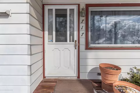 717 E Cavanaugh Rd, Lansing, MI 48910 photo 2