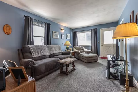 717 E Cavanaugh Rd, Lansing, MI 48910 photo 3