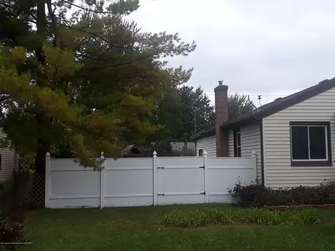 3323 Sheffer Ave, Lansing, MI 48906 photo 2