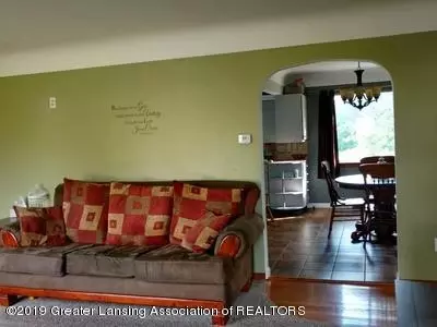 1234 E Oliver St, Owosso, MI 48867 photo 4