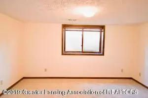 410 Manchester Dr, Dewitt, MI 48820 photo 17