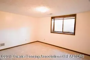 410 Manchester Dr, Dewitt, MI 48820 photo 18