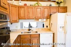 410 Manchester Dr, Dewitt, MI 48820 photo 3