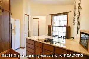 410 Manchester Dr, Dewitt, MI 48820 photo 4