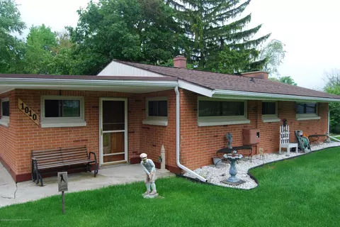 1010 E Webb Dr, Dewitt, MI 48820 photo 2
