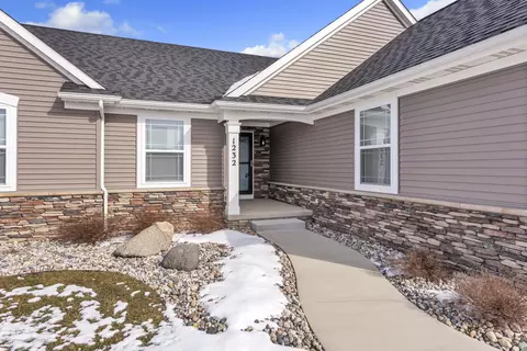 1232 Lobelia Ln, Dewitt, MI 48820 photo 3