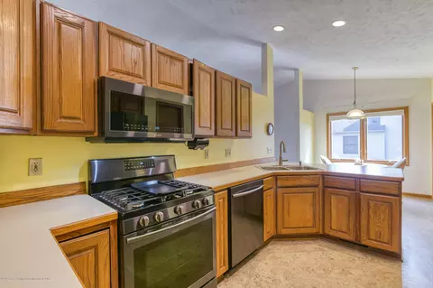 1700 Killarney Dr, Holt, MI 48842 photo 6