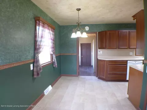1371 Cloverleaf Rd, Lansing, MI 48906 photo 10