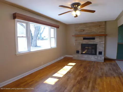 1371 Cloverleaf Rd, Lansing, MI 48906 photo 2