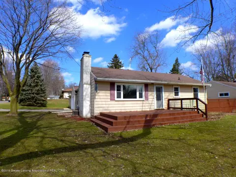1371 Cloverleaf Rd, Lansing, MI 48906 photo 1