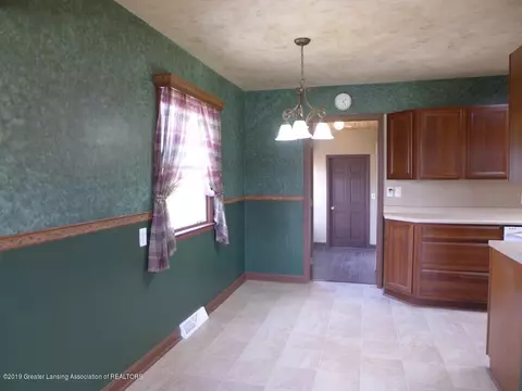 1371 Cloverleaf Rd, Lansing, MI 48906 photo 11