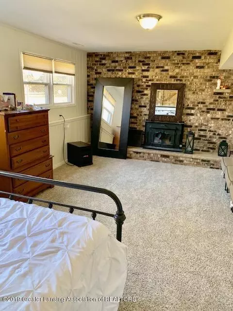599 Devon Dr, Eaton Rapids, MI 48827 photo 7