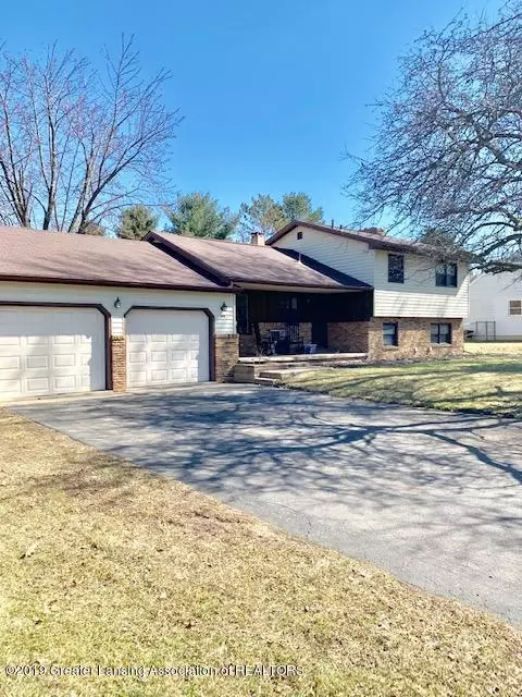 599 Devon Dr, Eaton Rapids, MI 48827 photo 1