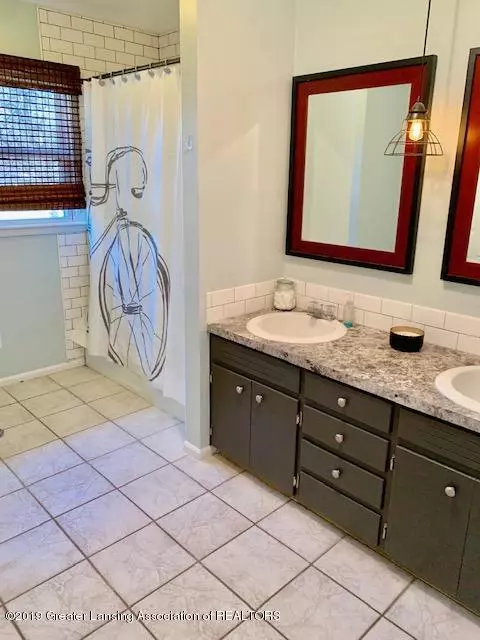 599 Devon Dr, Eaton Rapids, MI 48827 photo 9