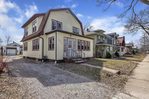 1009 Britten Ave, Lansing, MI 48910 photo 2