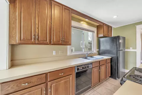 1009 Britten Ave, Lansing, MI 48910 photo 13