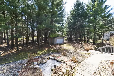 12615 Red Pine Ln, Perry, MI 48872 photo 32
