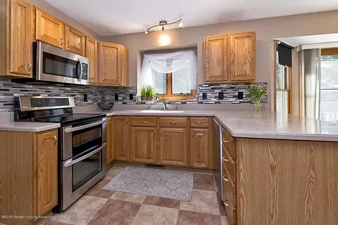 12615 Red Pine Ln, Perry, MI 48872 photo 8