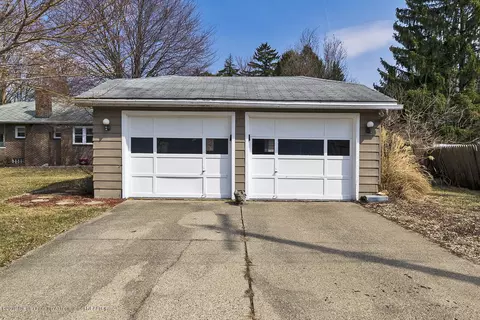 608 E Willard Ave, Lansing, MI 48910 photo 22