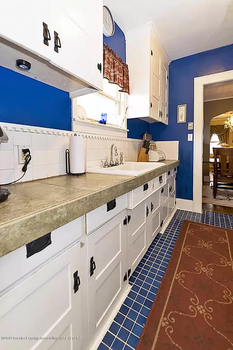 608 E Willard Ave, Lansing, MI 48910 photo 14