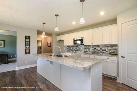 3770 Danbridge Dr, Lansing, MI 48906 photo 9