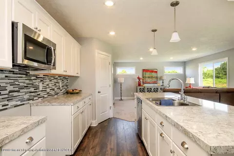 3770 Danbridge Dr, Lansing, MI 48906 photo 10