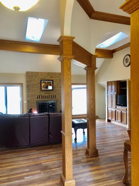 512 E Main St, Dewitt, MI 48820 photo 11
